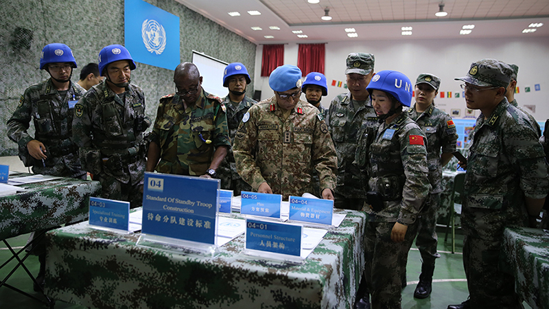 The UN AAVs team reviewing the Chinese peacekeeping standby forces.