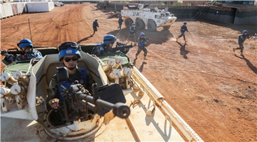 Chinese peacekeepers rush to battle positions during joint defense drill in Mali