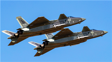 J-20 stealth fighter jets wow public in NE China during air show