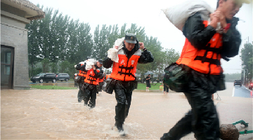 PLA Central Theater Command sends forces to anti-flood frontline in storm-stricken Henan