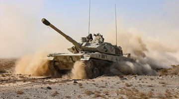 MBTs rumble through desert for field training