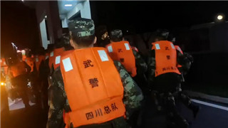 PAP troops rush to quake-hit Maerkang in Sichuan for disaster relief