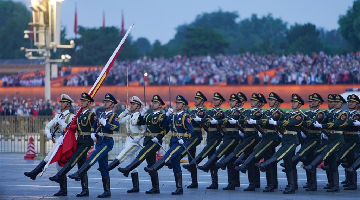 Flag-raising ceremony to celebrate 73rd founding anniversary of PRC held at Tian'anmen Square