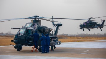 Helicopters in round-the-clock flight training